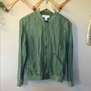 Stylish Green Zip-Up Jacket